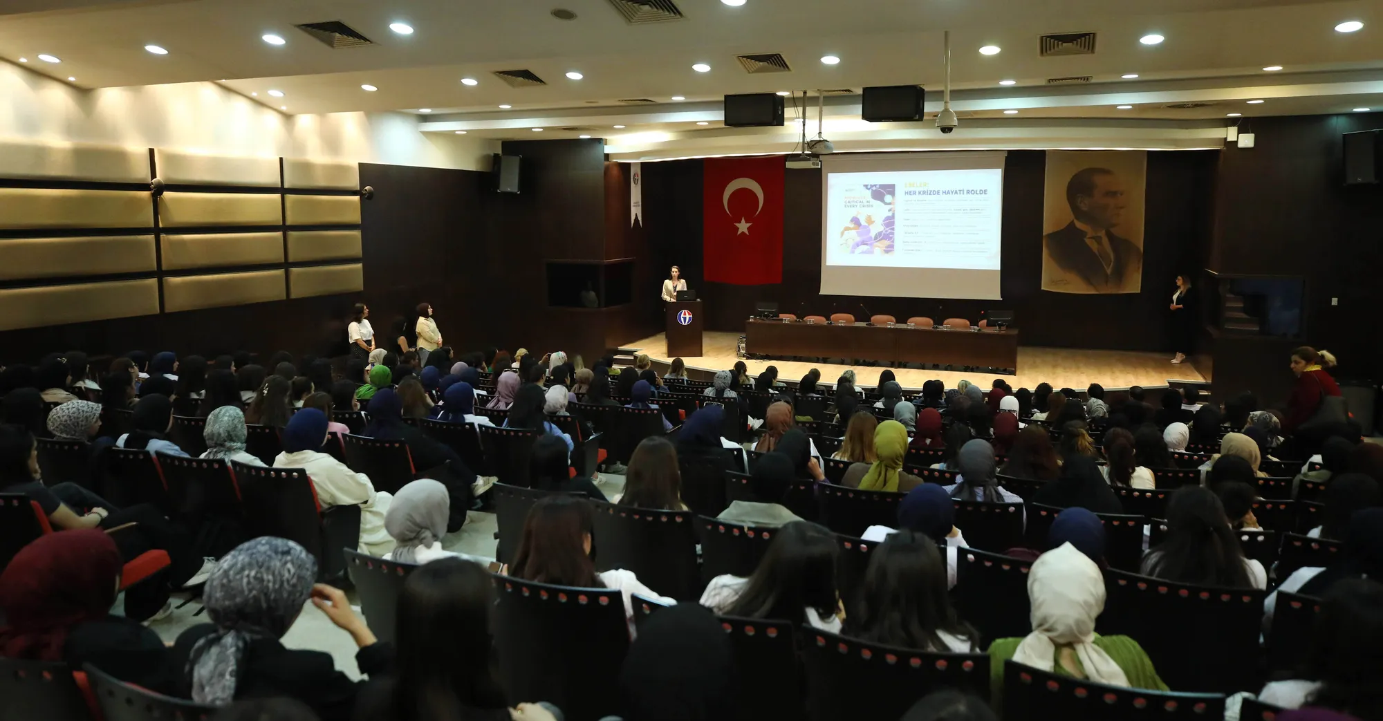 GAÜN SAĞLIK BİLİMLERİ FAKÜLTESİ DÜNYA EBELER GÜNÜNÜ KUTLADI